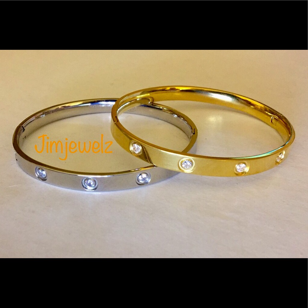 Love Bangle